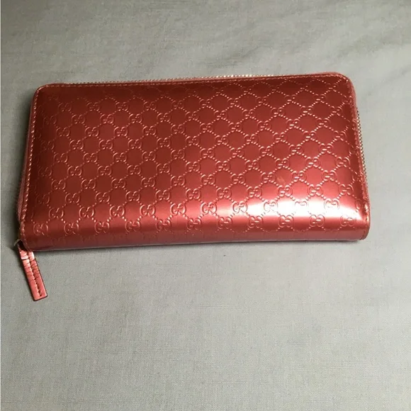 Gucci Red Quilted Wallet with Gold Hardware - Picture 4 of 9